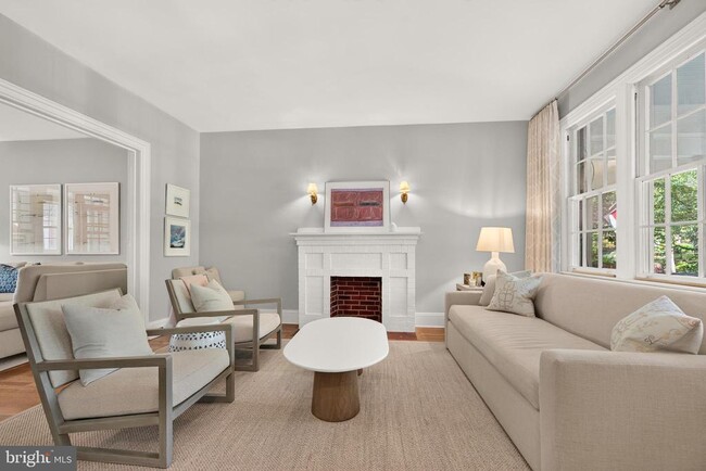 Building Photo - 3822 Beecher St NW