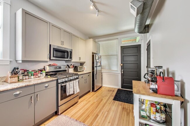 Building Photo - 2145 W Thomas St