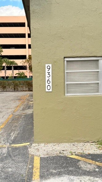 Building Photo - 9360 SW 87th Ave
