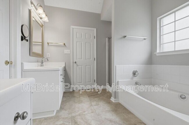 Building Photo - 827 Sonora Cir