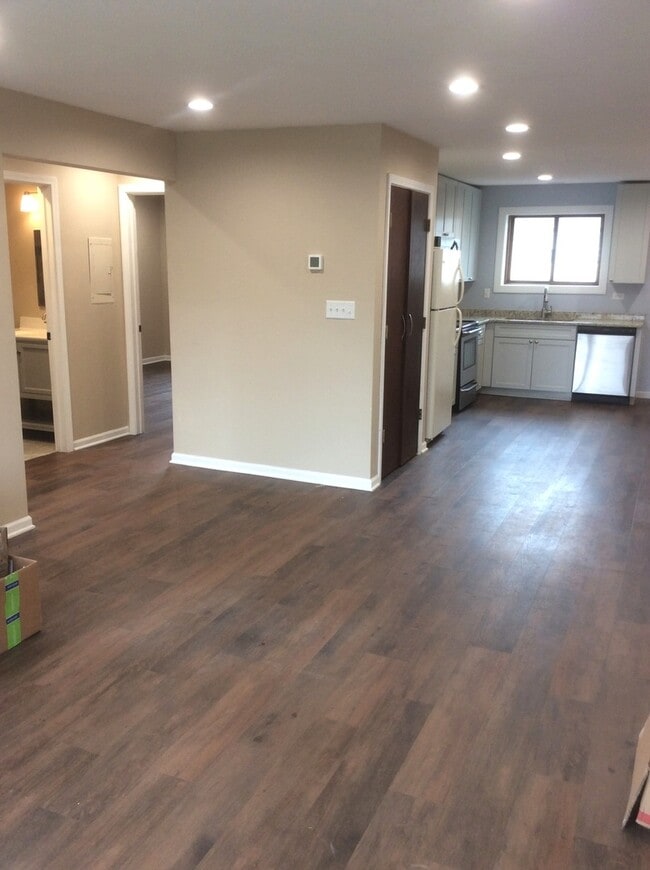 Building Photo - 1221 Whispering Hills Ct