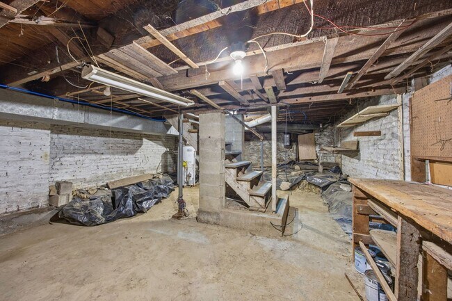 Building Photo - 616 Lillian St