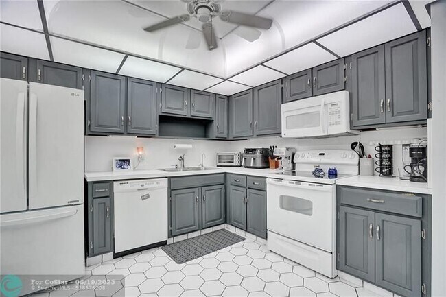 Building Photo - 1370 S Ocean Blvd