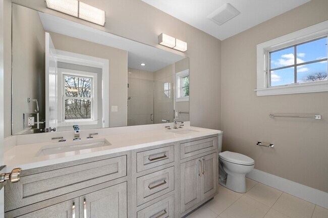 Building Photo - 799 Heath St