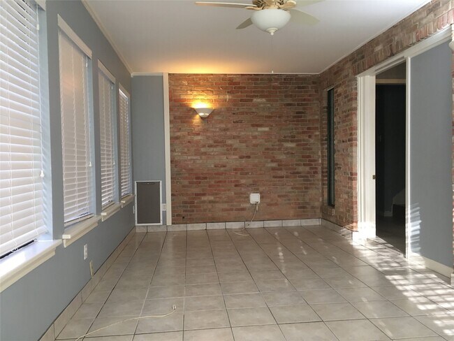 Building Photo - 2950 Glenn Lakes Ln