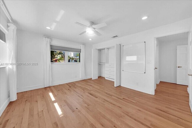 Building Photo - 348 Palm St