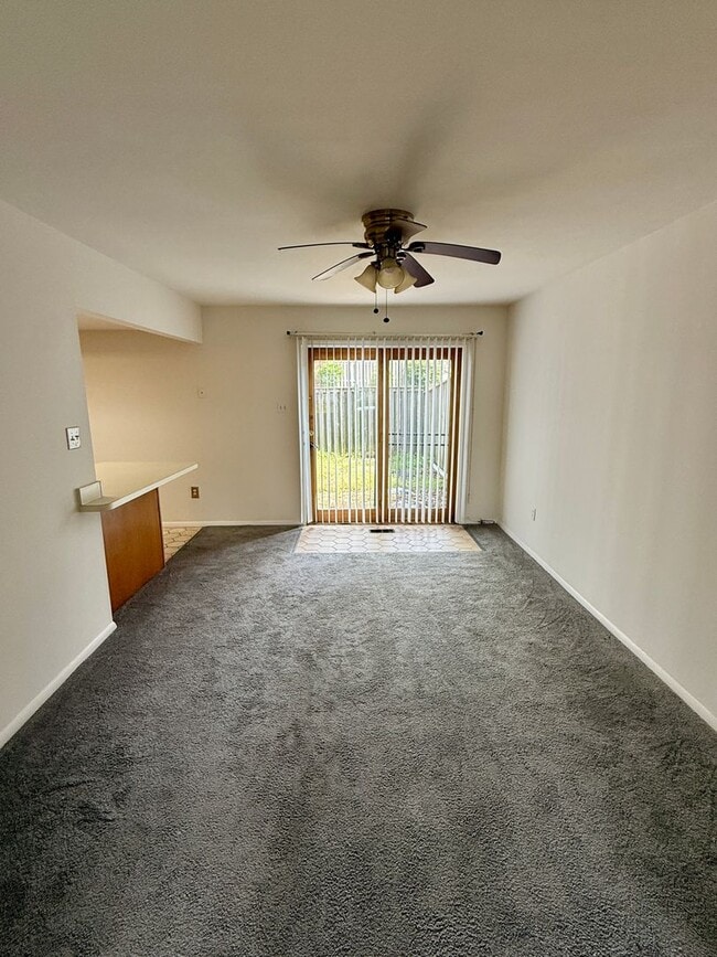 Building Photo - Olde Crofton Charm! Two Bedroom Townhome