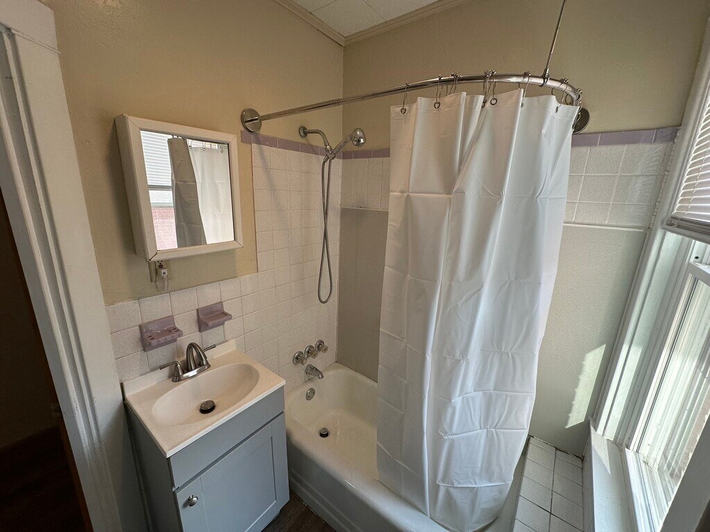 Building Photo - 139 Coral St