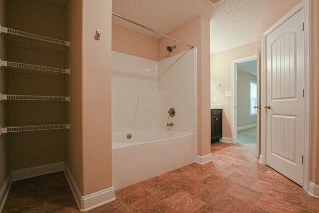 Building Photo - Pet Friendly Ranch!