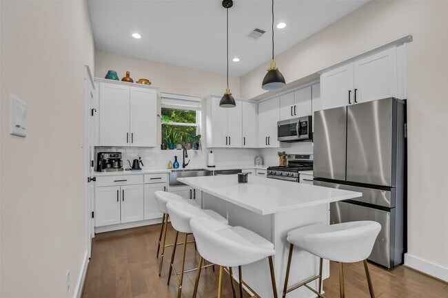 Building Photo - 5303 Donovan Gdns Ln