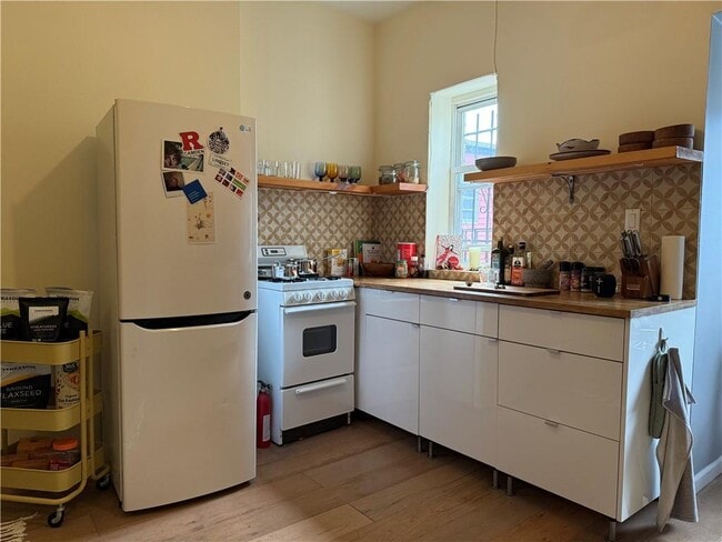 Building Photo - 42 Clermont Ave