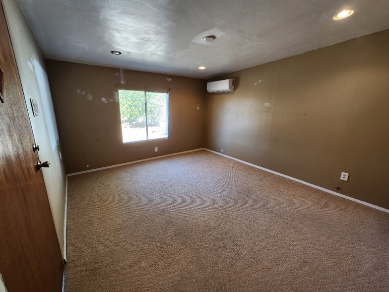 Building Photo - 4709 E Seneca St