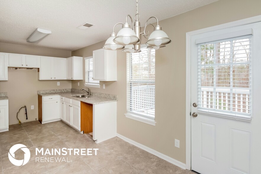 Building Photo - 7330 Teak Ct