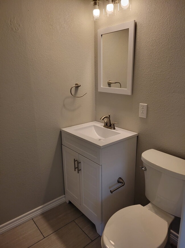 Building Photo - 214 Glasgow Dr