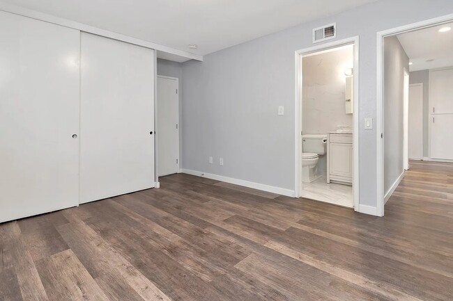 Building Photo - 10231 Empress Ave