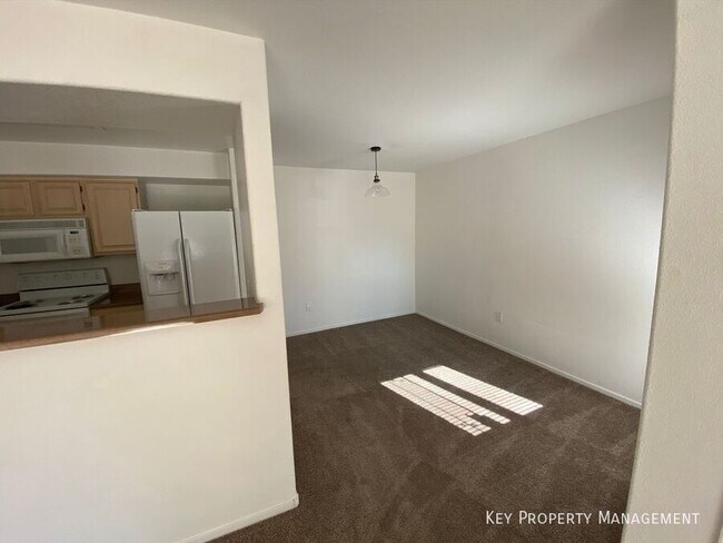 Building Photo - 555 E Silverado Ranch Blvd