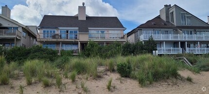 Building Photo - Bay Front Condominium