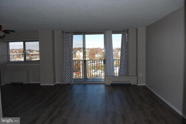 Building Photo - 1225 Martha Custis Dr