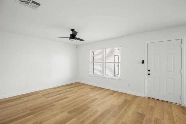 Building Photo - 1317 Mckie Cove
