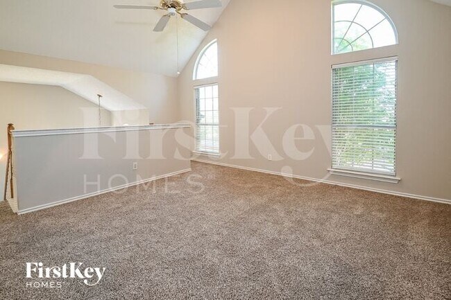 Building Photo - 2210 Meadowstone Dr