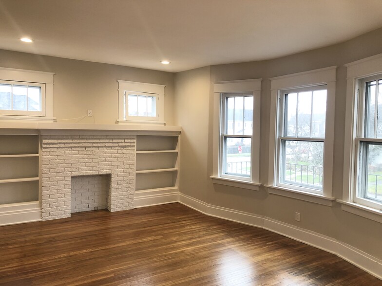 Building Photo - 188 Saranac Ave