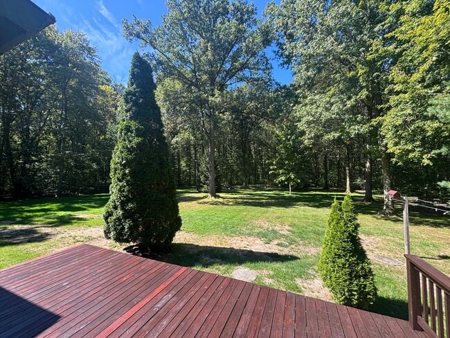 Building Photo - Log home in quiet setting