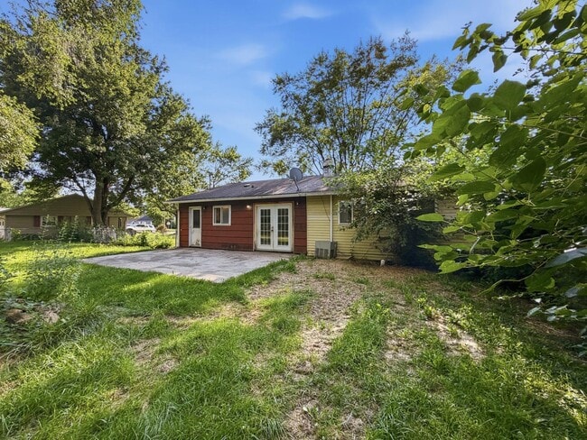 Building Photo - 836 Eastmont Dr