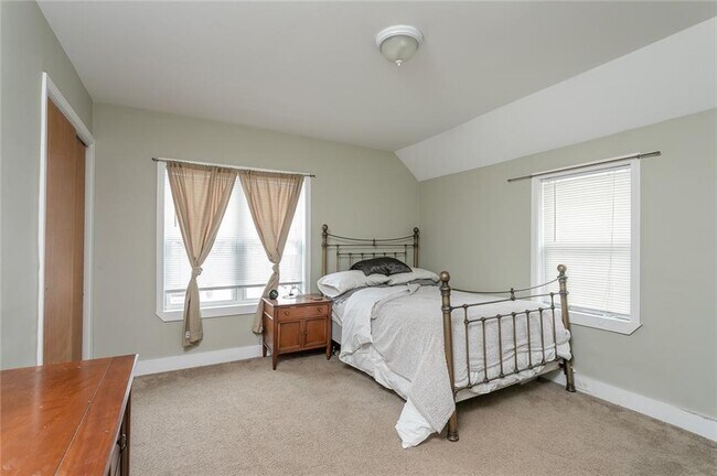 Building Photo - 46 Hartsen St