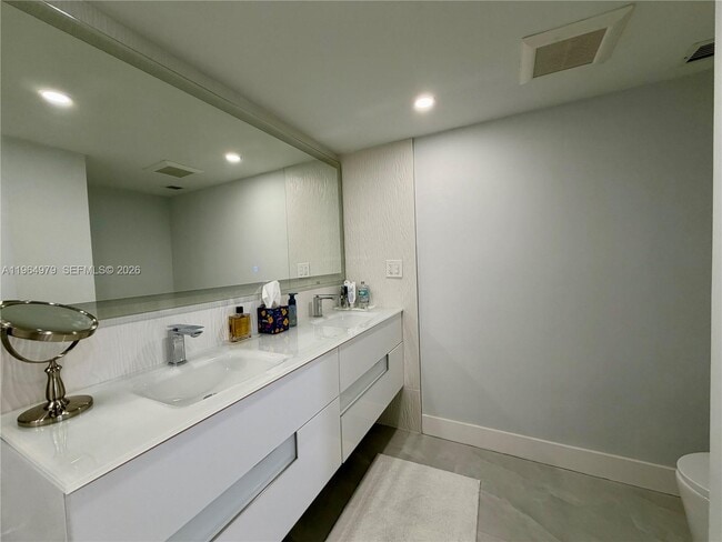 Building Photo - 1920 S Ocean Dr