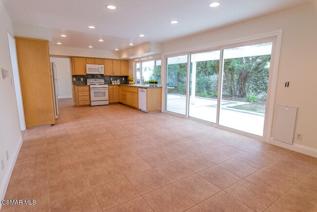 Building Photo - 1074 Elfstone Ct