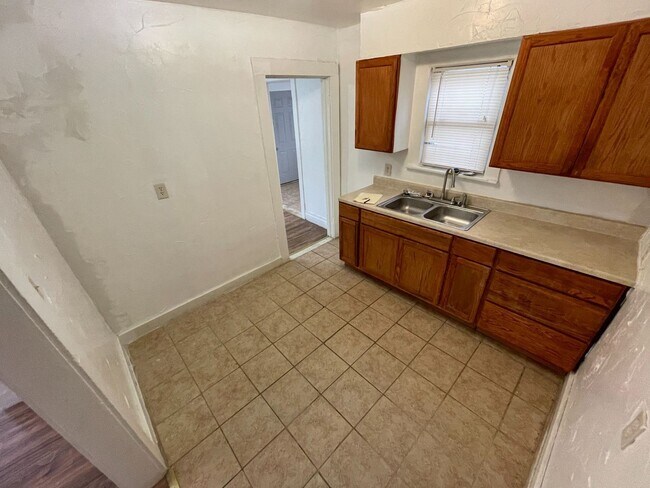 Building Photo - 2 br, 1 bath House - 1419 NE 25th