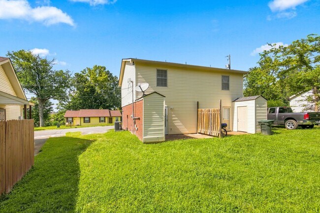 Building Photo - 4113 Hunting Dr