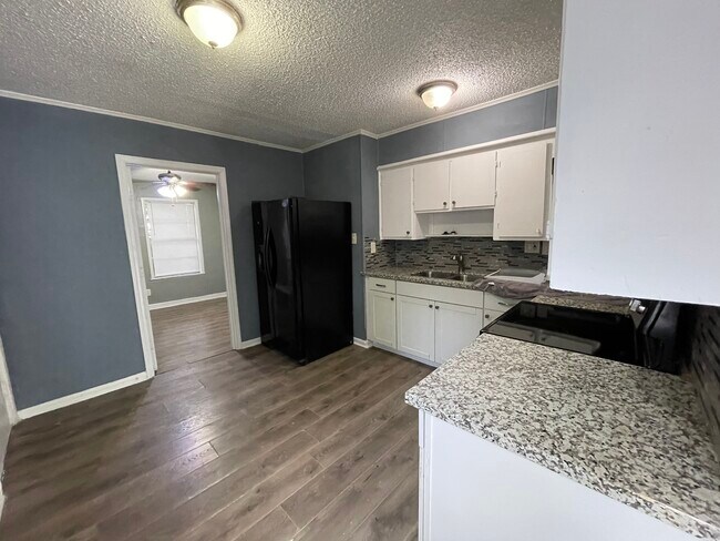 Building Photo - 2330 Cedar Dr