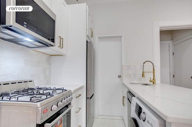 Building Photo - 130 W 73rd St