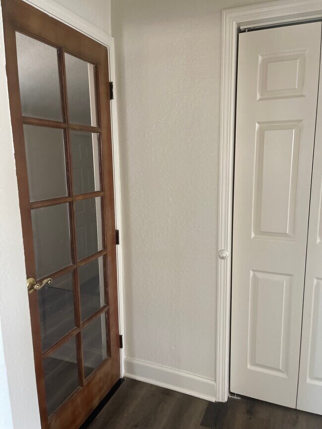 Building Photo - 817 Lake Ave