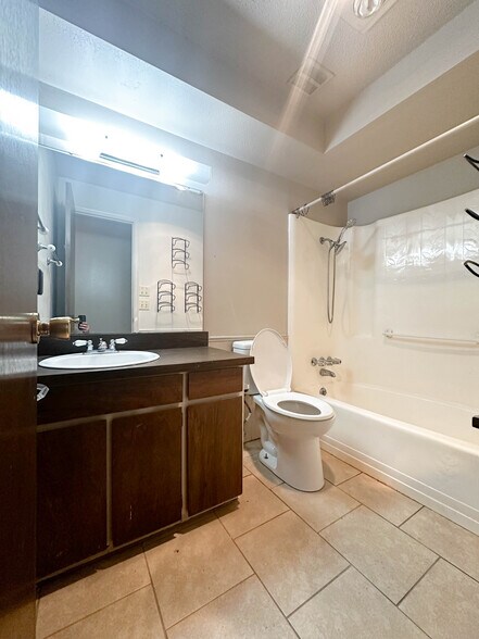 Building Photo - 4112 Mason Dr