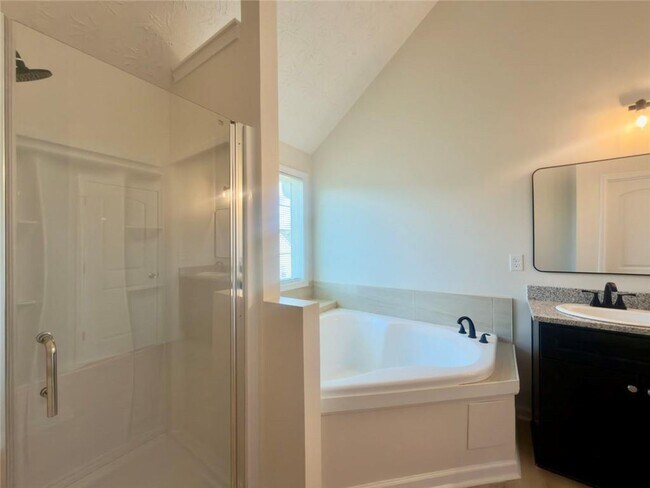 Building Photo - 2770 Austin Ridge Dr NE