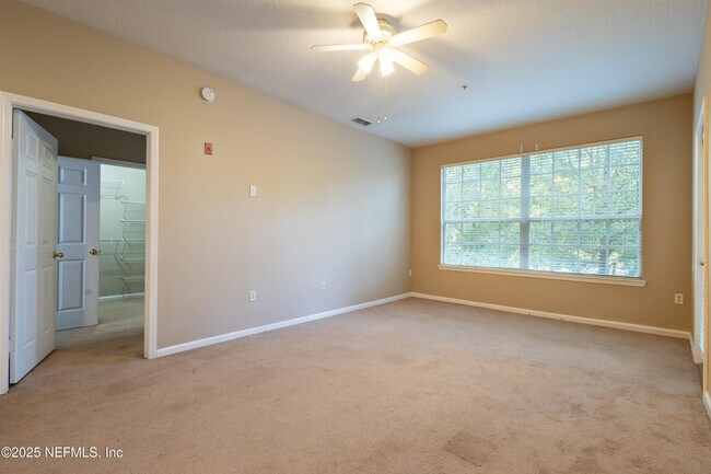 Building Photo - 10550 Baymeadows Rd
