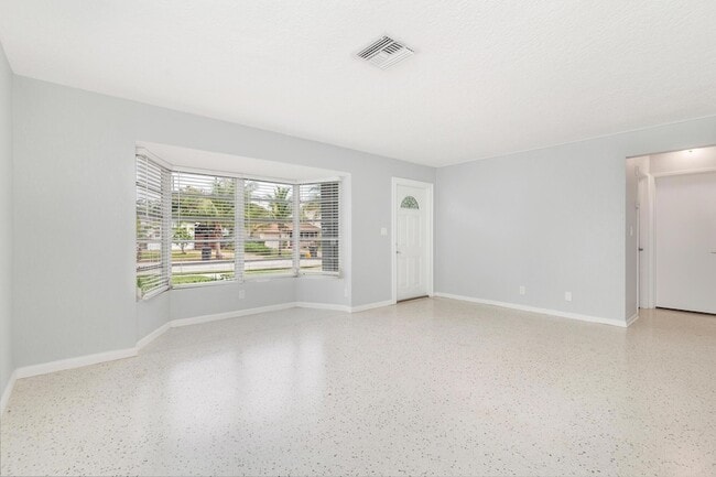 Building Photo - 250 Arlington Rd