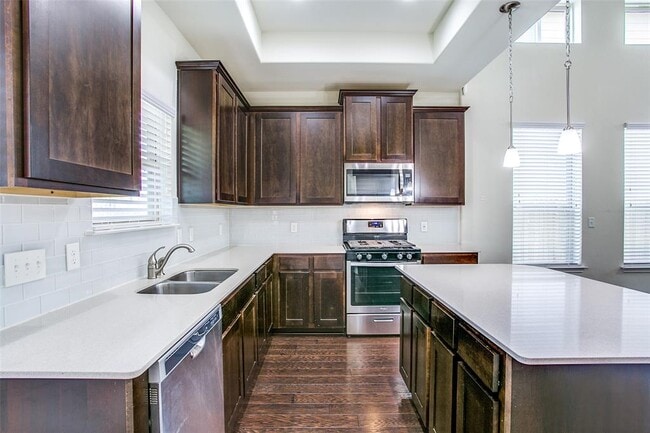 Building Photo - 9804 Tolima Dr