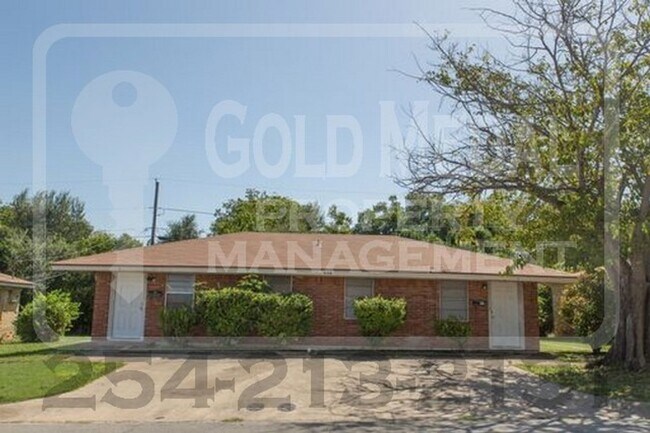 Primary Photo - 806 Pecan Cir
