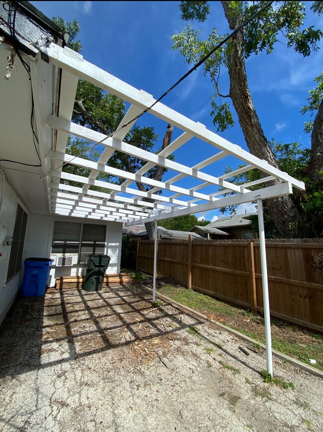 Building Photo - 514 N San Marcos St