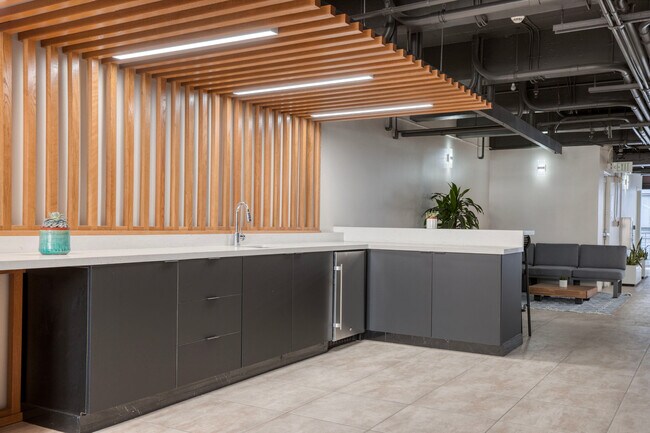 Building Photo - 612 Flower St