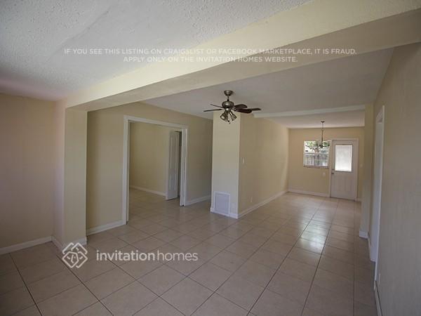 Building Photo - 5217 NE 2nd Ave