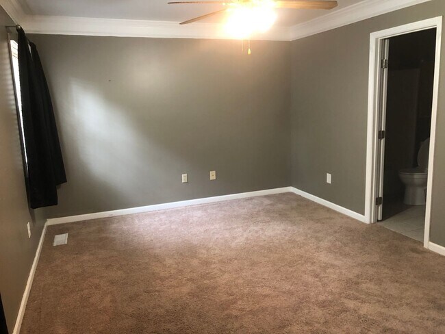 Building Photo - 3 Bedroom/3.5 Bath 2 story Condo - Kingsport, TN 37663