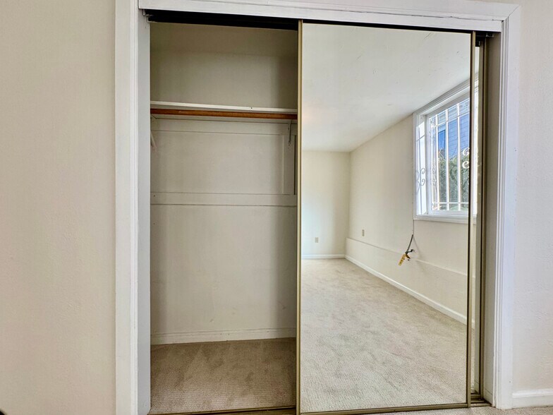 Building Photo - 1054 24th St