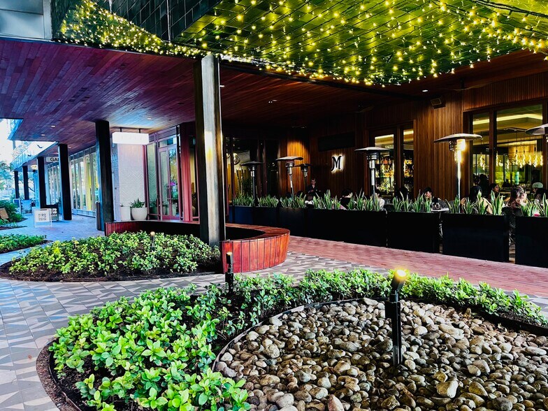 Building Photo - 405 W Drew St