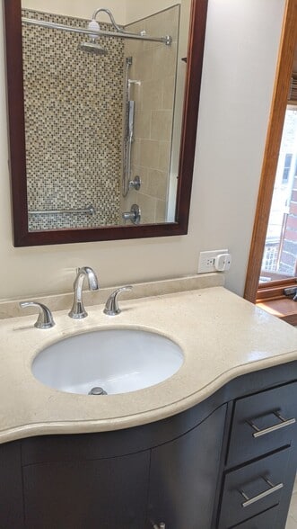 Building Photo - 1416 Hinman Ave