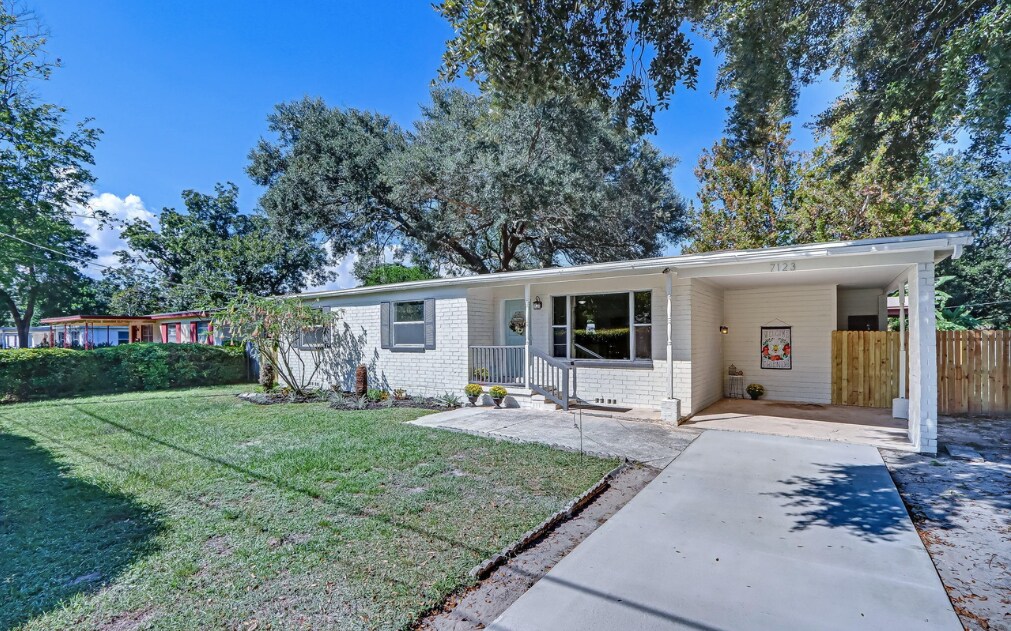 Building Photo - 7124 Hielo Dr