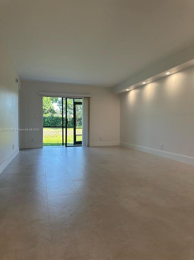 Building Photo - 9449 Boca Cove Cir